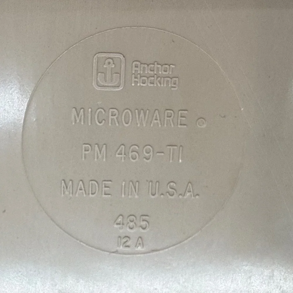 Anchor Hocking Microwave Bacon Rack and Bundt Cake Pan Set Tan PM‎ 469-TI 459-TI